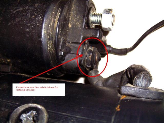 Anlasser mit maroder elektr. Verbindung (Detail)